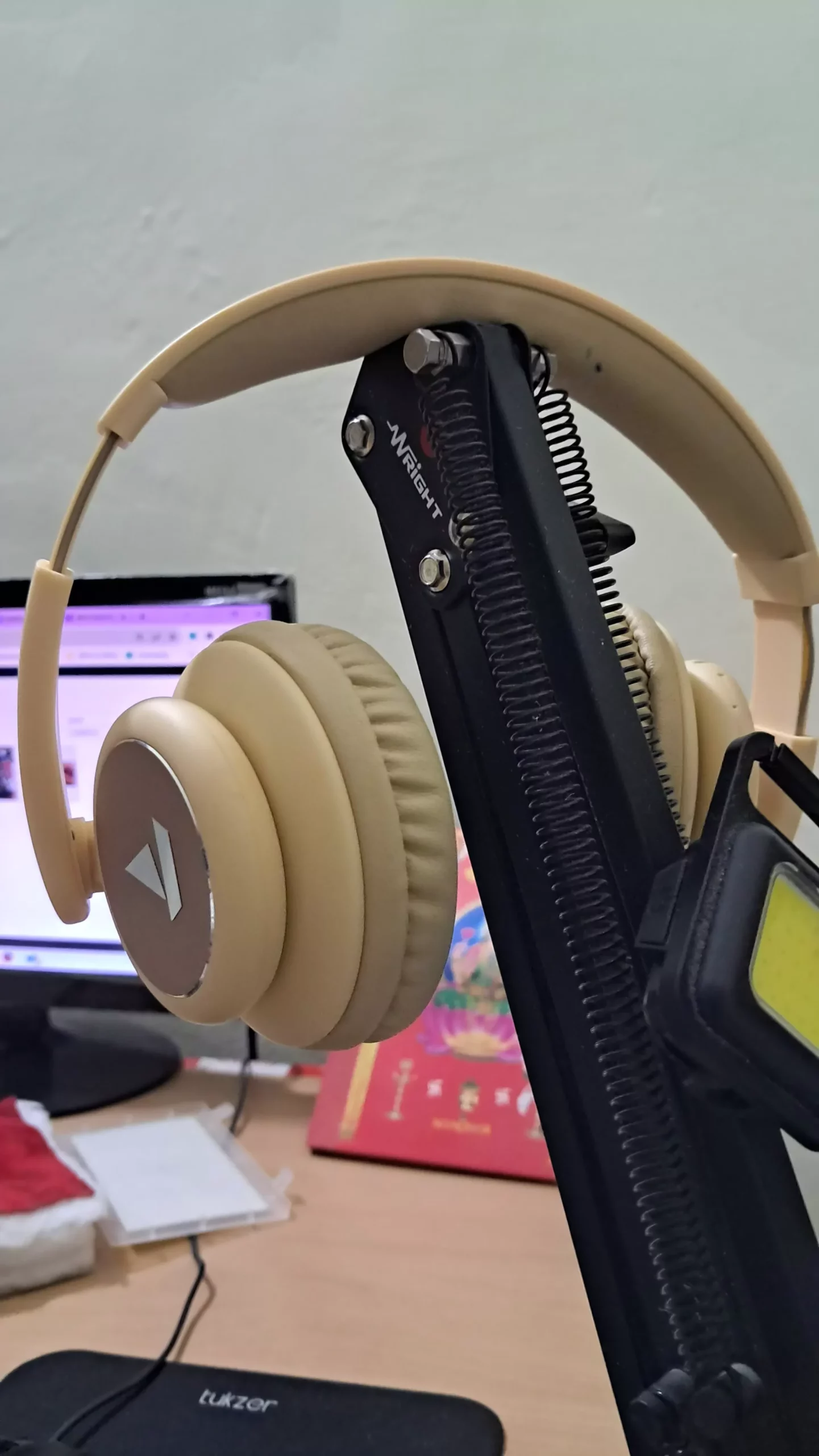 boat headphone on my mic stand, yellow coloured